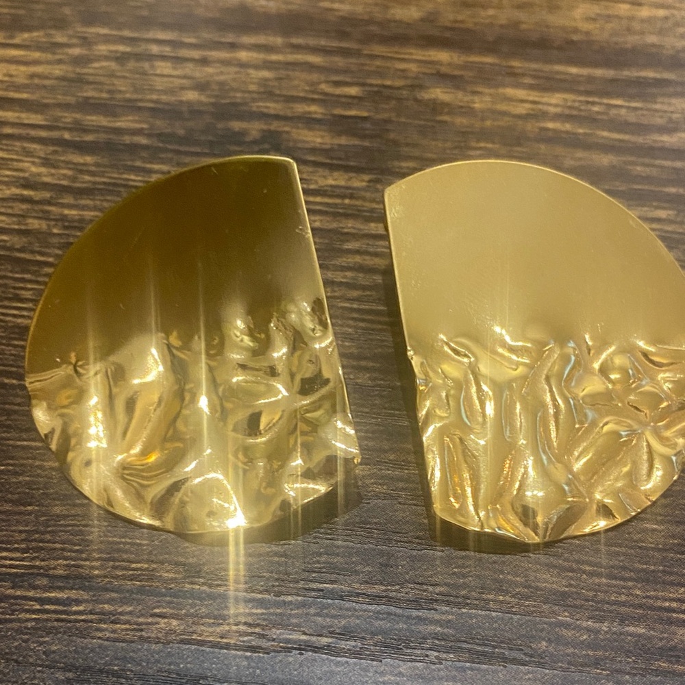 Biko gold disc earrings - Picture 2 of 5